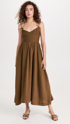 Fast Free Shipping & Free Returns on En Saison Bree Midi Dress at Shopbop. Shop new arrivals from En Saison at Shopbop.com En Saison Dress, College Summer Outfit, Flowy Fashion, Japan Fits, Curvy Summer Outfits, Midi Linen Dress, Hipster Clothing, Pretty Products, Relaxed Dress