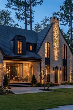 40 Modern French Houses with Stunning First Impression French Brick House Exterior, Modern French House Exterior, French Style House Exterior, French Style Home Exterior, Modern French Homes, Modern French Country Exterior, Modern French House, Modern French Country House, Modern French Chateau