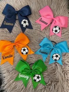 Girls Soccer bow, 8 inch bow on black elastic band. If you require a bow or glitter font color that you do not see as an option please message us prior to placing your order. Soccer Hair Bows, Diy Baby Hair Bows, Sports Hair Bows, Soccer Bow, Diy Ponytail, Hair Bows Diy Ribbon, Soccer Hair, Cheer Team Gifts, Mini Hair Bows