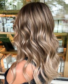 Lowlights For Blondes Dark, Brown Low Lights For Blonde Hair Fall, Low Lights On Highlighted Hair, Straight Dimensional Blonde, Darker Blonde For Fall, Blended Dimensional Blonde, Blonde Transition To Brown Low Lights, Dark Blonde With Low Lights, Low Lights With Highlights