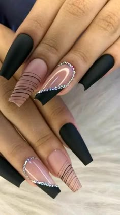 Black Elegant Nails Classy, Black And White Birthday Nails, Wow Nails, Summer Nail Art, Nail Tutorial, Makijaż Smokey Eye, Black Nail, Trendy Nail Art, Acrylic Nails Coffin Short