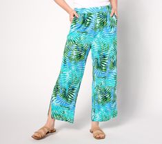 From beachy vacays to mental getaways, these tropical printed knit gauze crop pants provide that easy-breezy vibe you need to feel relaxed and re-energized. From Denim & Co.® Fashions. Beach Knit, Petite Knit, Gauze Pants, Slash Pocket, Petite Jumpsuit, Knit Denim, Knee Length Shorts, Flowy Pants, Petite Pants