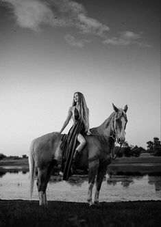 Dramatic Horse Photography, Boho Horse Photoshoot, Horse Beach Photoshoot, Western Photoshoot Ideas, Equestrian Photoshoot