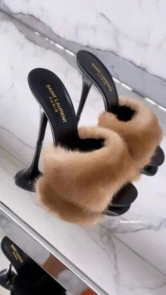 Fluffy Heels, Fur Heels, Mode Zara, Pretty Shoes Sneakers, Cute Shoes Heels, Shoes Outfit Fashion, Heels Outfits