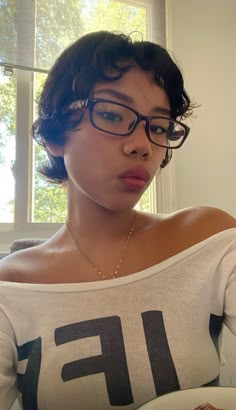 Short Short Hair Women, Pixie Haircut And Glasses, Aesthetic Pixie Haircut, Short Pixie Wavy Hair, Super Short Wavy Hair, Short Hair Fits, Short Hair Pixie Curly, 90s Pixie Cut Curly, Finger Curls Short Hair