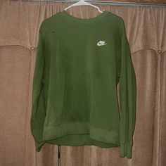 Green Nike Sweatshirt Thermal Wear Nike Green Athleisure Sweatshirt, Nike Spring Sweats With Crew Neck, Casual Nike Cotton Sweater, Spring Nike Crew Neck Sweatshirt, Casual Nike Sweats, Nike Green Crew Neck Sweatshirt, Nike Long Sleeve Sweats For Spring, Green Nike Sweatshirt For Fall, Nike Green Sweatshirt For Fall