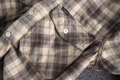 Antonios Retro Plaid Long Sleeve Shirt Men ist aus hochwertiger Baumwolle gefertigt und bietet ein angenehmes Tragegefühl. Das Hemd hat einen klassischen Kragen und ein einfarbiges Muster mit einem Button-Down-Design, das perfekt zu lässigen Outfits und eleganter Kleidung getragen werden kann. Der Artikel ist für diejenigen, die Stil und Vertrauen zur gleichen Zeit ausstrahlen.
 

Stil: Lässig / Elegant



Geschlecht:Männer



Saison:Ganze Saison

Material: Bio-Baumwolle
Muster Typ: Kariert Cotton Button-up Shirt With Button Cuffs, Casual Collar Cotton Shirt, Casual Collar Cotton Shirt With Buttons, Cotton Shirt With Casual Collar And Buttons, Cotton Shirt With Button Cuffs, Long Sleeve Cotton Flannel Shirt For Work, Cotton Shirt With Button Closure And Spread Collar, Summer Cotton Flannel Shirt For Everyday, Summer Everyday Cotton Flannel Shirt