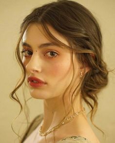 13 Lindos peinados que te harán sentir parte de ‘Bridgerton’ Formal Hairstyles, Wedding Hair And Makeup, Aesthetic Hair, Bridesmaid Hair, Prom Hair, Hair Looks, Hair Tutorial, Cute Hairstyles, Hair Inspo