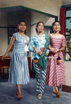 Malay Retro Outfit, 70a Fashion, Retro Malaysia, Vintage Asian Fashion, 60s Outfit, Fashion 40s, 60 Dress, 1960 Fashion, Kebaya Dress