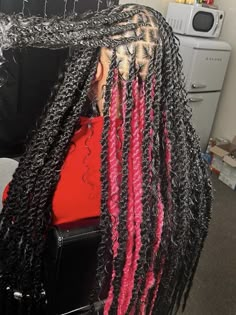 Black And Pink Passion Twists, Passion Twist Peekaboo, Pink Twists Black Women, 2 Strand Twist Braids, Passion Twists Pink, Pink Passion Twist, Colored Passion Twists, Hair Styles Black Women Braided, Passion Twists Hairstyle With Color