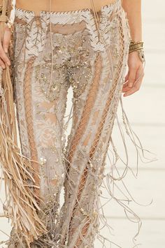 Roberto Cavalli Spring 2011 Detail Couture, Estilo Hippie, Mode Boho, Hippie Chic, Looks Style, Mode Inspiration, Roberto Cavalli, Fashion Details, Runway Fashion