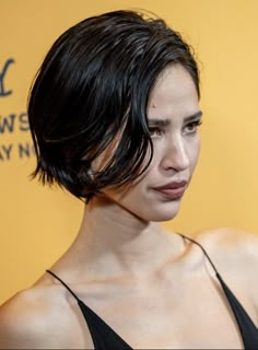 Kelsey Asbille Short Hair, Bob Middle Part, Hair Runway, Kelsey Chow, Haircuts For Summer, Kelsey Asbille, Roman Nose, Micro Bob, Cuts Hair Styles