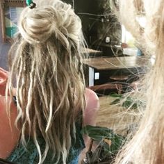 Partial Dreads Blonde, Half Head Dreads Hairstyles, Partial Dread Extensions, Partial Dreads Short Hair, Half Head Dreadlocks, Link Ponytail, Peekaboo Dreads, Half Head Dreads