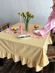 Table Cloth Aesthetic, Mesa Aesthetic, Table Cloth Ideas, Tablecloth Ideas, Dining Table Setup, Table Blanket, Table Aesthetic, Cottagecore Home, Barbie Dream House