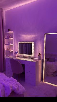 Make Up Desk, Teenager Bedroom Design, Bedroom Ideas For Small Rooms Cozy, Room Organization Bedroom, White Room Decor, Luxury Room Bedroom, Classy Bedroom, Chill Room, Desk Inspo