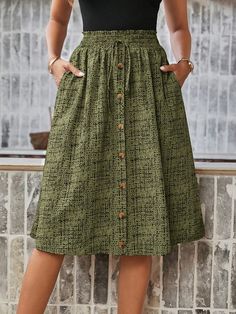 Falda larga para mujer con cintura alta y elegante, diseńo de frente cruzado con lazo y cierre de botones únicos Verde militar Casual   Tela tricotada Liso,Estampado en Textura A línea,Campana Elástico Ligero  Women Clothing, size features are:Bust: ,Length: ,Sleeve Length: Skirt Inspiration, Look Casual Chic, Casual Skirt Outfits, Classic Skirts, Maxi Skirt Outfits, Rock Outfit, Stylish Skirts, Long Skirts For Women, Skirts For Women