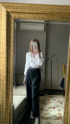 Shoes For Skirts, Outfits Bonitos, Chic Vibes, Uni Outfits, Casual Day Outfits, Work Style, Fashion Mistakes, Look Vintage, 가을 패션