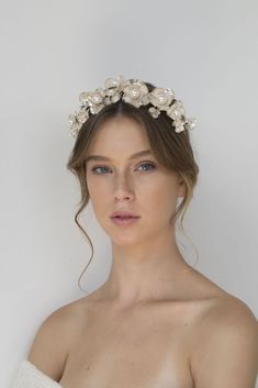 Formal Hairdos, Minimal Wedding Dress, Diamond Hair, Bride Crown, Elegant Wedding Hair, Floral Headpiece, Wedding Hairstyle, Bride Makeup, Wedding Tiara