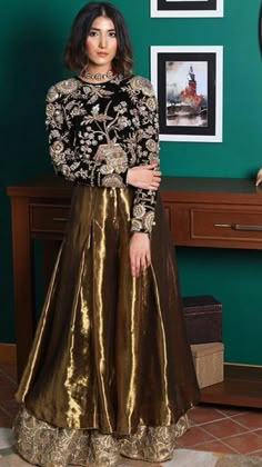 Winter Indian Wear, Indian Bridal Dress, Indian Gowns Dresses, Designer Saree Blouse Patterns, Indian Bridal Outfits, Designer Party Wear Dresses, Boutique Dress Designs