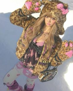 leopard pring animal print y2k outfit pink kiss stockings colored tights pink zebra prink alternative fashion gyaru animal gloves furry pink bow pink paws gyaru makeup brown hair with bangs Makeup Brown Hair, Brown Hair With Bangs, Animal Print Y2k, Gyaru Hair, Gyaru Aesthetic, Agejo Gyaru, Gyaru Makeup, Estilo Harajuku, Pink Paws