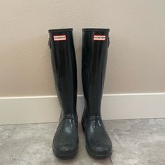 Comes With 3 Different Sock Colors (Never Worn) That Go Over The Boots. Boots Worn Once. (May Have A Dark Blue Undertone). Look Brand New. Hunter Rain Boots, Hunter Shoes, Women Hunters, Hunter Boots, Winter Rain, Rain Boots, Dark Grey, Dark Blue, Color Blue