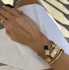 The Bling Ring, Mode Zara, Bracelet Stacks, Beaded Jewelry Necklaces, Beaded Jewelry Designs, Gold Bangles Design