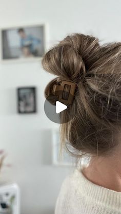 Easy Mum Hairstyle, Hair Tied Up, Mum Hairstyle, Hairclip Hairstyle, Hair Knot Tutorial, Mum Hair, Hair Knots, Mum Style, Hoco Hair Styles