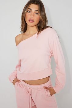 Off Shoulder Sweatshirt, Chalk Pink Heiress Aesthetic, Off Shoulder Sweatshirt, Wedding Vision, Fashion Autumn, Fall Fits, Cozy Vibes, Pink Sweatshirt, Dream Clothes, Hoodie Top