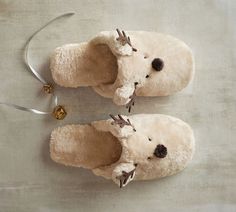 a pair of slippers that have been made to look like teddy bears