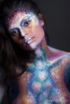 futuristic alien makeup future awesome Alien Body Painting, Trick Photography, Airbrush Painting, Alien Costume, Glowing Face, Photography Book, Special Effects Makeup