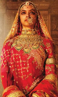 Chin up my Queen... the year belongs to you Padmavati Movie, Rajasthani Bride, Rajasthani Dress, Rajputi Dress, Sanjay Leela Bhansali, Indian Bride Outfits, Saree Bollywood, Shahid Kapoor, Indian Bridal Dress