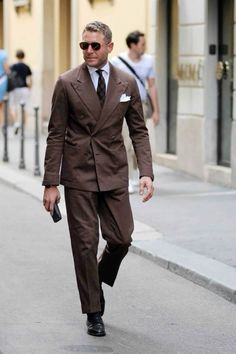 Brown Suit Men, Mens Cargo Pants Outfit, Brown Suits For Men, Italian Style Suit, Suit Overcoat, Vintage Suit Men, Italian Mens Fashion, Lapo Elkann, Stylish Men Wear