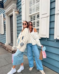 Poses For Two People, Charleston Style, Charleston Travel, Teen Outfits, Summer Feeling, Two People