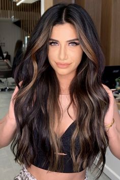 30 Hottest Money Piece Hair Color Ideas for Brunettes - Your Classy Look Brown Money Piece, 30 Hair Color, Mocha Hair, Money Pieces, Piece Highlights, Hair Color Chocolate, Copper Highlights, Chocolate Hair, Money Piece