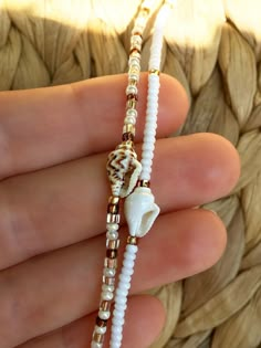 Beaded Bracelets With Shells, Beach Wear Jewellery, Shell And Bead Necklace, Beaded Jewelry With Shells, Boho Beach Jewelry, Beaded Beach Jewelry, Shell Bead Bracelet, Beach Inspired Jewelry, Beach Beaded Jewelry