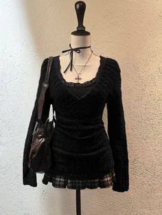 Soft And Edgy Aesthetic, Fall Outfit Inspo Coquette, Show Stopping Outfits, Fall Outfit Inspo Grunge, Cute Black Outfits Aesthetic, Dark Outfits For School, Zombie Outfits Women, Cozy Emo Outfits, Outfit Ideas Skirt Black