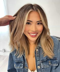 Blond Balayage On Asian Hair, Cool Blonde Asian Hair, Blonde Asian Makeup, Medium Hair Balayage Asian, Asian Dyed Hair Blonde, Asian Hair Color Blonde, Best Asian Hair Color, Filipino Colored Hair, Asian Women Hair Color Ideas