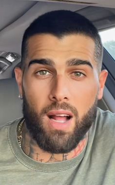 Beard Styles Shape, Badass Beard, Men With Grey Hair, Mens Hairstyles Thick Hair, Great Beards, Mens Haircuts Fade, Beard Life, Gorgeous Eyes, Face Men