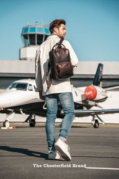 Preppy Travel, Backpack Photography, Modern Backpack, Pose Model, Civil Engineering Design, Gentleman Aesthetic, Aesthetic Backpack, Business Photoshoot