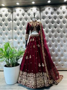 Lehnga Choli Designer Party Wear, Lehenga Outfit, Traditional Dupatta, Maroon Lehenga, Latest Bridal Lehenga Designs, Outfit Designer, Indian Wedding Lehenga, Red Bridal Dress, Bridal Lehenga Designs