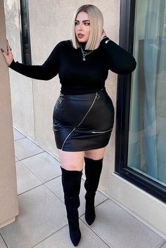 HUGE Trends for 2022…. | The Thrill of the hunt Black And White Mini Skirt, Plus Size Baddie Outfits, Leather Skirt Outfit, Plus Size Fall Outfit, Plus Size Fall Fashion, Look Plus Size, White Mini Skirt, Skirt High Waist