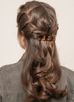 Hair Half Up And Down, Cool Hairstyles Aesthetic, Half Hair Up Hairstyles, Elegant Long Hair, Half Up Half Down Braid, Cheveux Oranges, Fall Hairstyles, Chique Outfits, Work Hairstyles