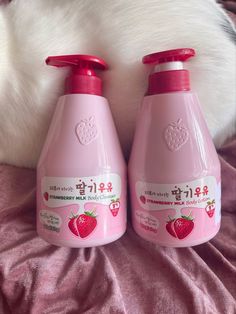 Tips glow up Strawberry Lotion Aesthetic, Strawberry Skincare, 00s Mode, Shower Skin Care, Body Smells, Pretty Skin Care, Foto Baby, Bath And Body Care, Strawberry Milk