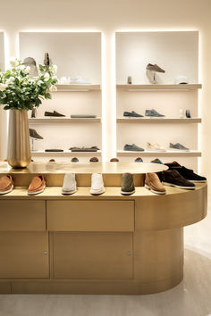 We are delighted to announce the opening of our flagship store in the heart of Amsterdam. The space has been designed to reflect our ethos of timeless Mediterranean style. Warm textures and soft fabrics evoke the sensory experience associated with Aurélien. The store features light beige oak surfaces, brass textures and a travertine floor to emphasize our colourful range of products. Retail Display