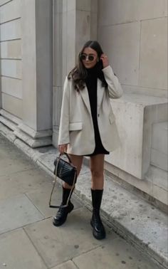 Paris Outfits Winter, Outfits Italy, Rome Outfits, 2020s Fashion, Outfits Paris, Italy Outfits, Outfits Winter, Tomboy Fashion