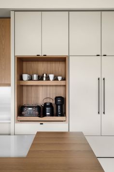 Think Big In Small Spaces: 50 Galley Kitchen Ideas That Really Cook White Oak Kitchen, Coffee Bars In Kitchen, Home Coffee Bar, Modern Kitchen Design Open Concept, 아파트 인테리어, Oak Kitchen, Modern Kitchen Design Luxury, Kitchen Room Design, Kitchen Inspiration Design