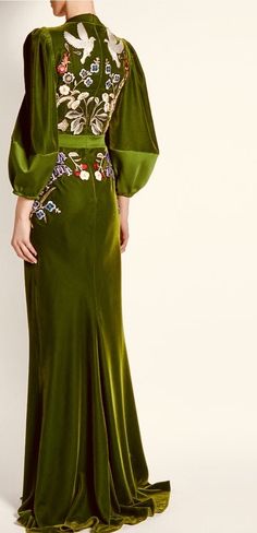 Look Retro, Velvet Gown, فستان سهرة, Look Vintage, Gorgeous Gowns, Mode Inspiration, Wish List, Beautiful Gowns, Green Velvet