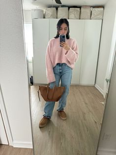 Pink Aesthetic Winter, Winter Trends 2023, Polene Cyme Mini, Tasman Outfit, Ugg Tasman Outfit, Cyme Mini, Europe Winter Outfits, Aesthetic Winter Outfit, Outfit Ugg