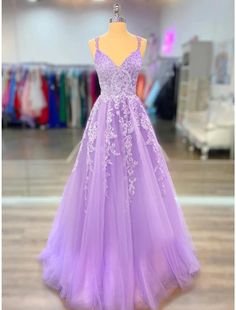 A-Linie Ballkleider Maxikleid Formelle Hochzeitsgäste Hofschleppe Ärmellos Spaghettiträger Stretch Chiffon mit Applikationen Schulterblume Light Purple Prom Dress, Formal Wedding Guests, Purple Prom, Long Formal Dress, Purple Prom Dress, Lace Prom Dress, A Line Prom Dresses, Maxi Dress Formal, Purple Lace