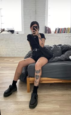 Tattoo Dress Outfit, Feminine Rocker Chic, Minimal Grunge Outfits, Meg Murayama Tattoos, Classy Grunge Aesthetic, Tattooed Girl Outfit, Biker Girlfriend Aesthetic Outfits, Black Summer Outfits Grunge, Tattoo Artist Aesthetic Outfit